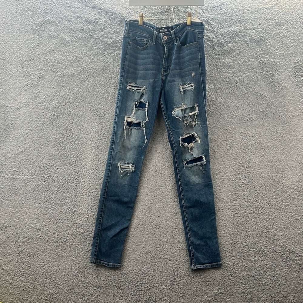 MINT CONDITION hollister super skinny ripped jeans W26